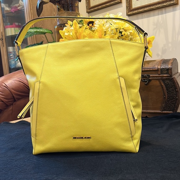 Michael Kors Evie Large Leather Hobo Shoulder Bag (Sunshine) - Picture 9 of 17